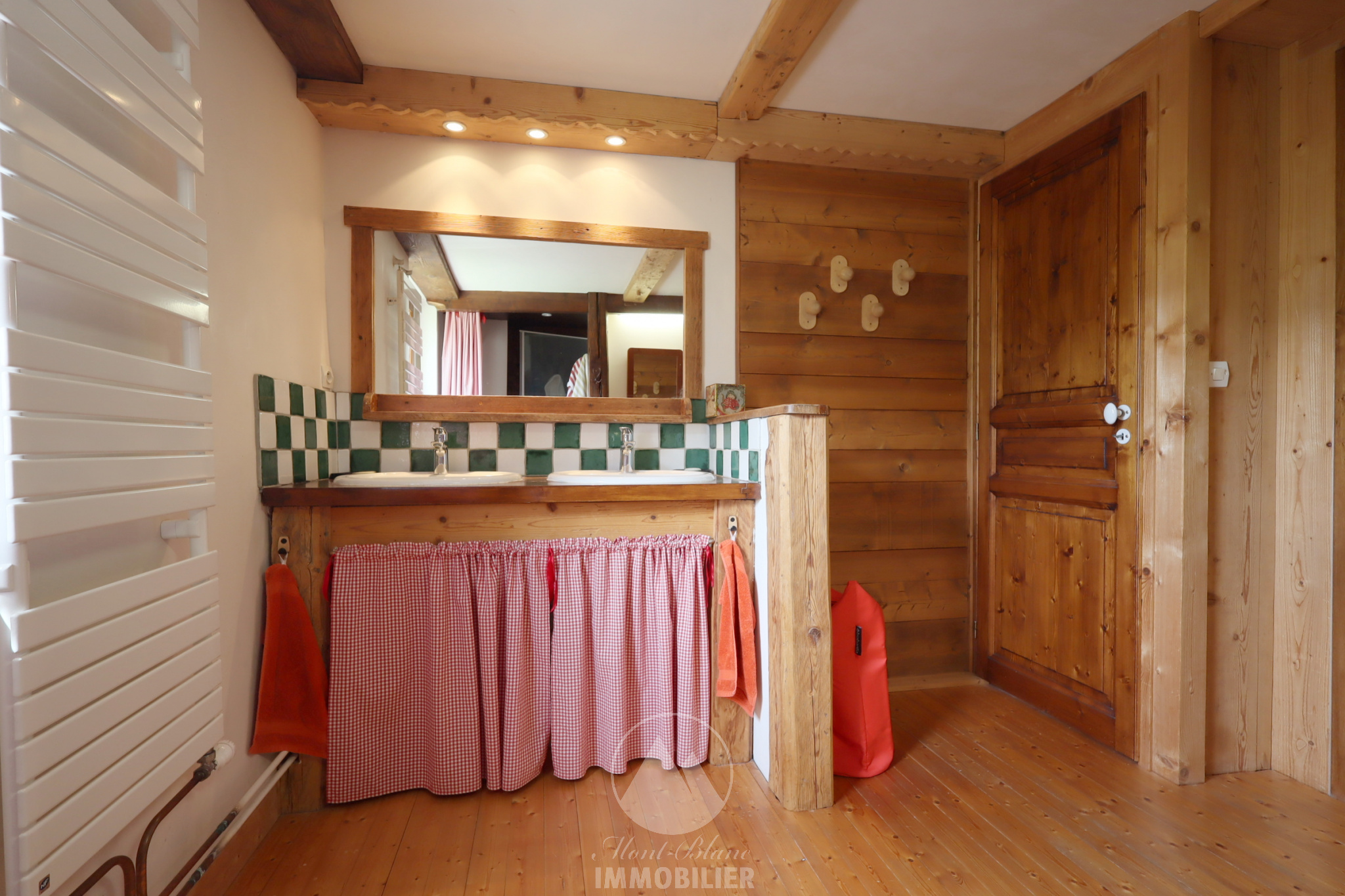 Photo of In Les Houches, apartment, 3 bedrooms seeking new owner