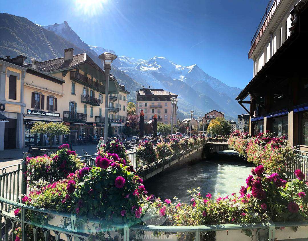 COMMERCIAL CENTER Accommodation in Chamonix