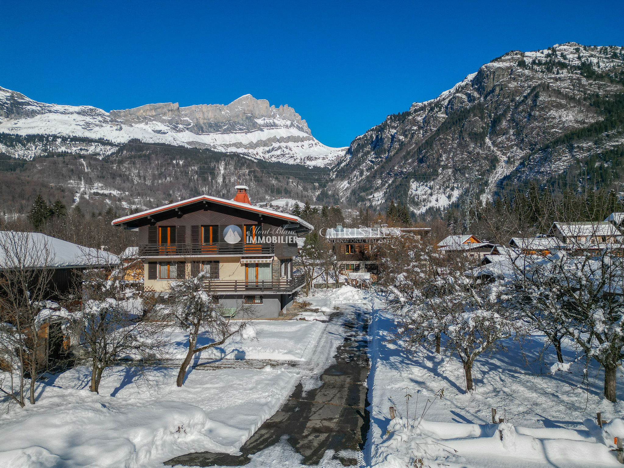 Photo of Maison de village sur trois niveaux à rénover aux Houches Le Lac