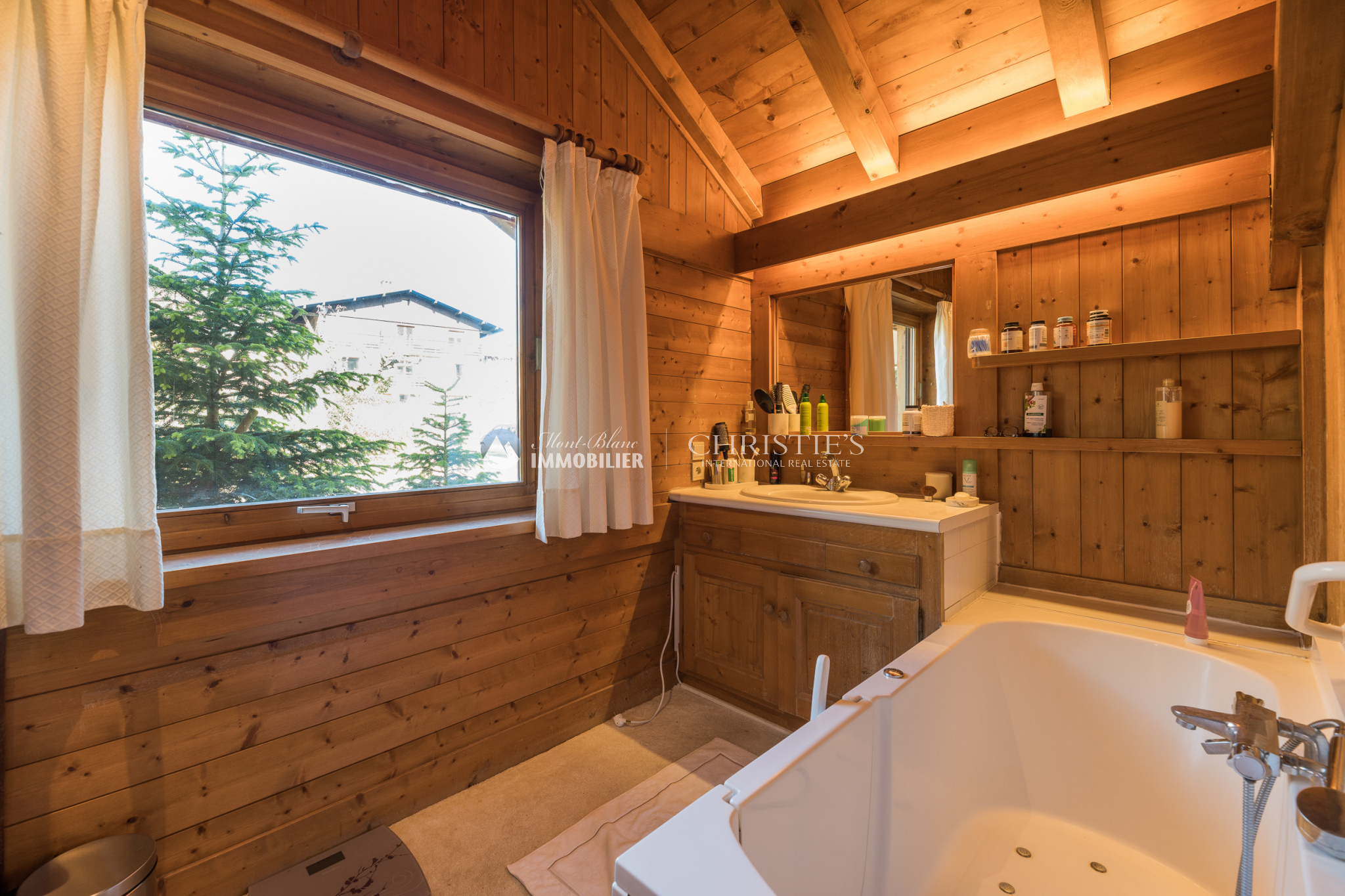 Photo of 300 m2 family chalet in the heart of Megève