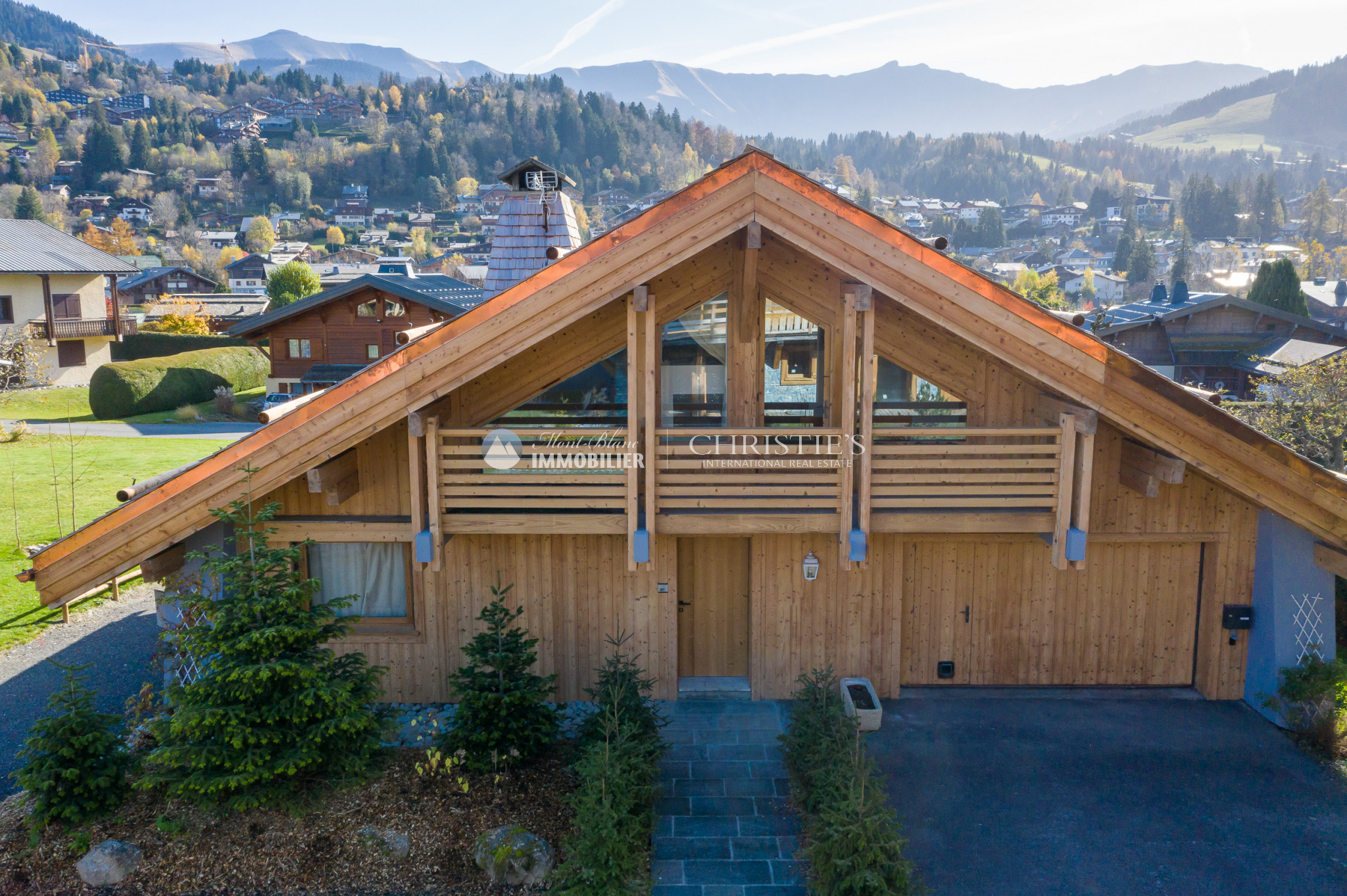 Photo of 300 m2 family chalet in the heart of Megève