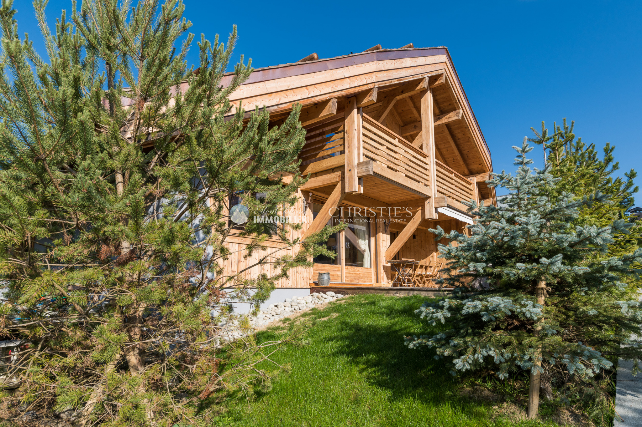 300 m2 family chalet in the heart of Megève Accommodation in Megeve