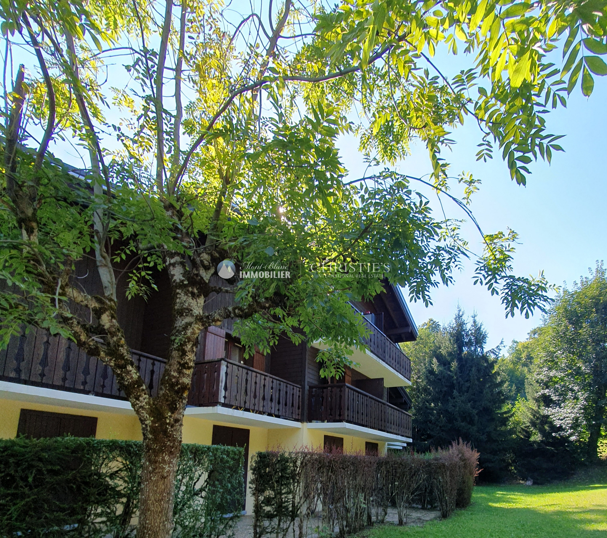 Photo of À Demi-Quartier, à quelques minutes de l'accès aux pistes de Megève superbe appartement T2-bis à vendre