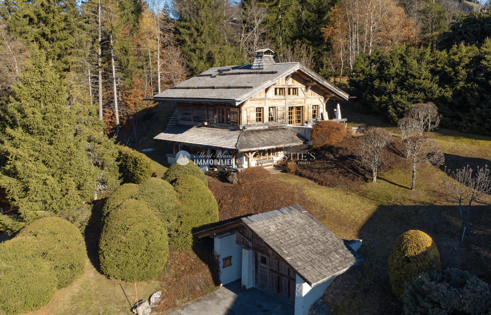 Photo of Chalet en vieux bois proche du centre de Megève