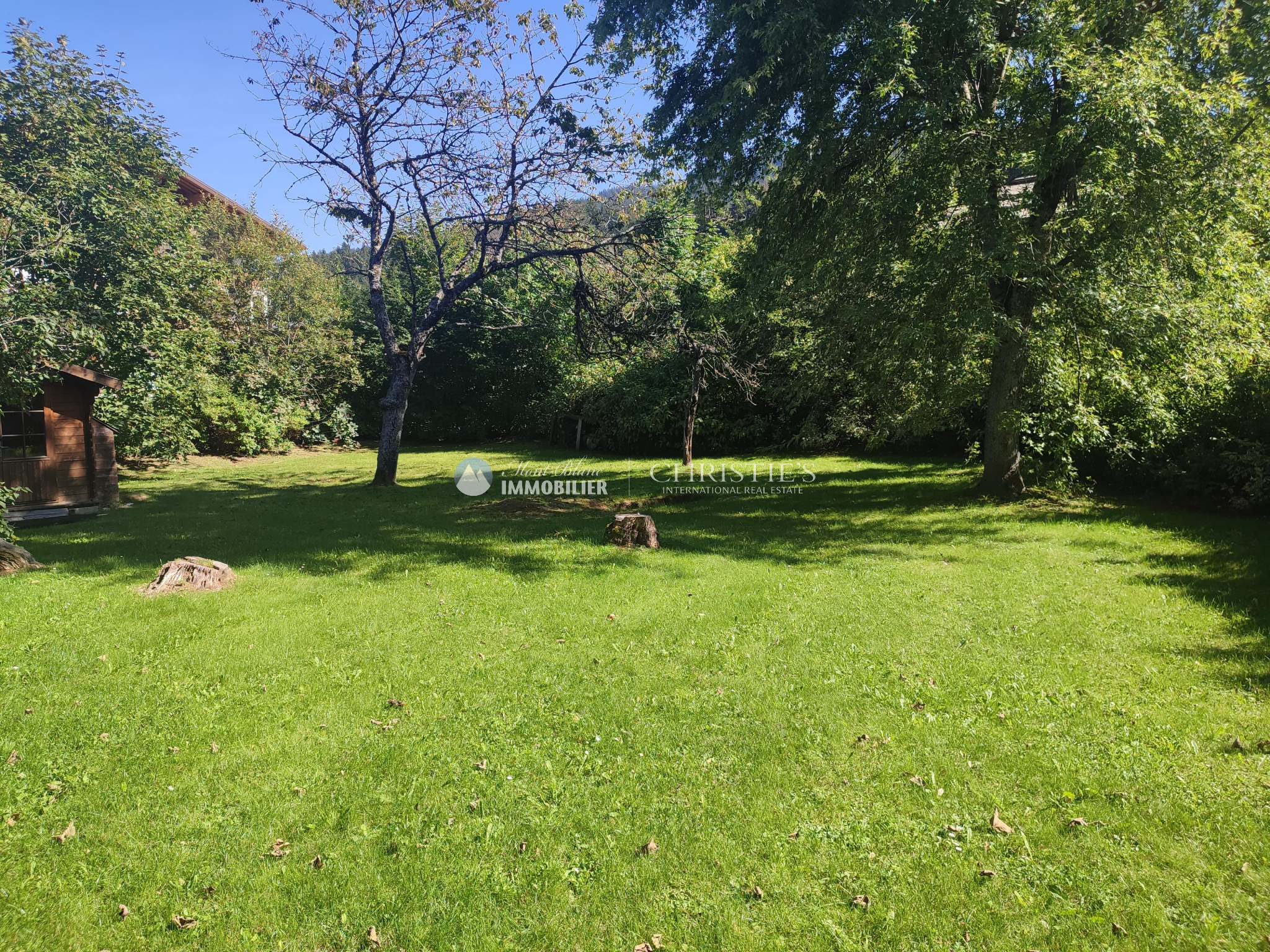 Terrain à bâtir avec permis de construire pour la réalisation d'un chalet à Megève Accommodation in Megeve